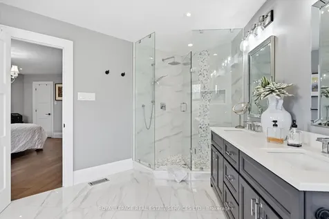 1256 Fieldcrest Lane Oakville ON L6M 2L8
