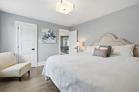 1256 Fieldcrest Lane Oakville ON L6M 2L8