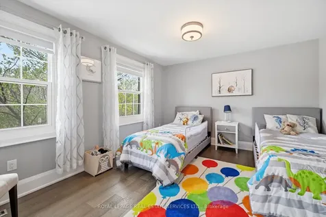 1256 Fieldcrest Lane Oakville ON L6M 2L8