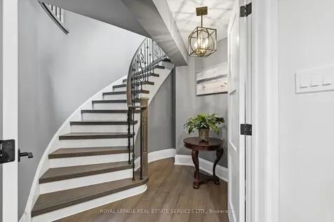 1256 Fieldcrest Lane Oakville ON L6M 2L8
