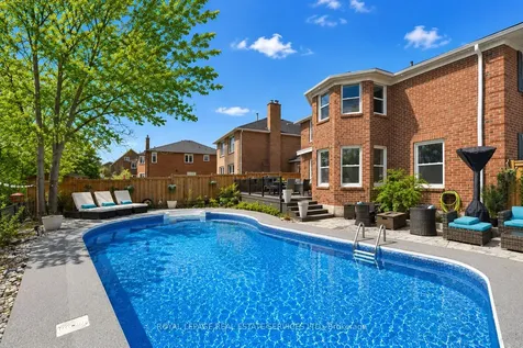 1256 Fieldcrest Lane Oakville ON L6M 2L8