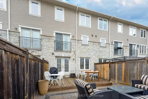 2006 Trawden Way Oakville ON L6M 0M1