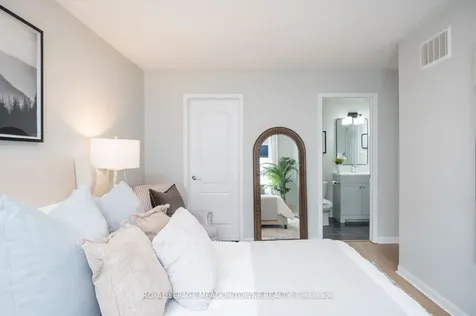 1025 Nadalin Heights Milton ON L9T 8R3