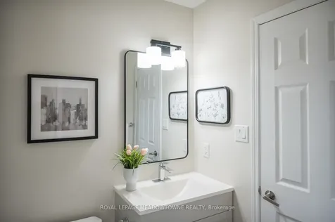 1025 Nadalin Heights Milton ON L9T 8R3