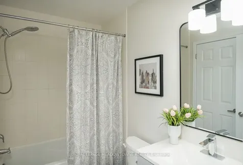 1025 Nadalin Heights Milton ON L9T 8R3
