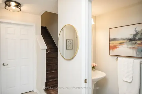 1025 Nadalin Heights Milton ON L9T 8R3