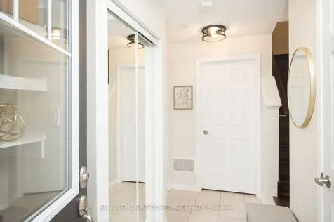 1025 Nadalin Heights Milton ON L9T 8R3