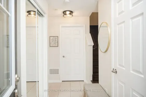 1025 Nadalin Heights Milton ON L9T 8R3