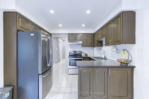 32 Pennsylvania Avenue Brampton ON L6Y 4N7