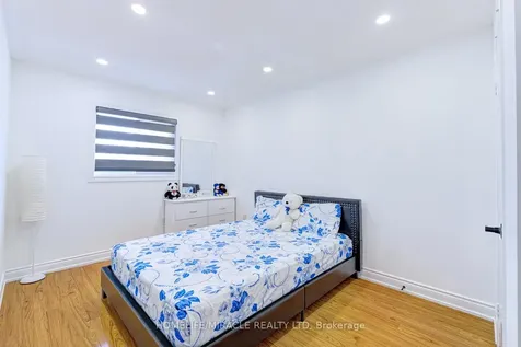 32 Pennsylvania Avenue Brampton ON L6Y 4N7