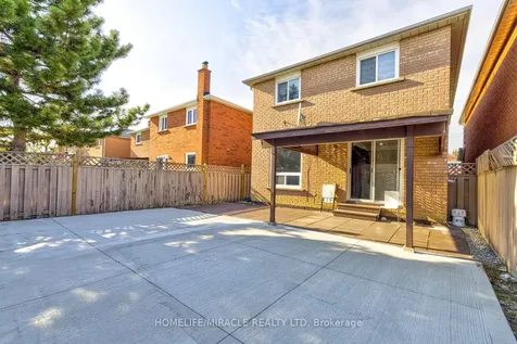 32 Pennsylvania Avenue Brampton ON L6Y 4N7