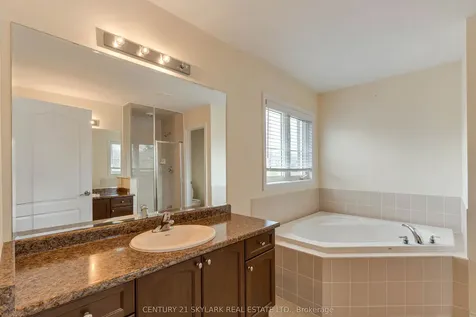 4 Mistletoe Place Brampton ON L6Y 5V1