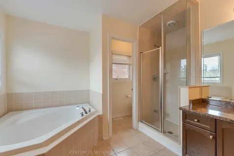 4 Mistletoe Place Brampton ON L6Y 5V1