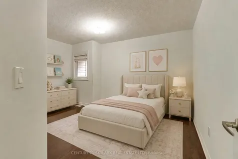 4 Mistletoe Place Brampton ON L6Y 5V1