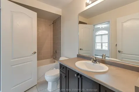 4 Mistletoe Place Brampton ON L6Y 5V1