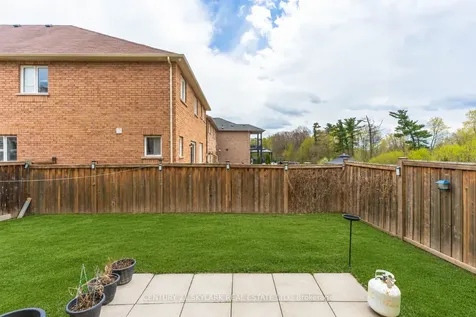 4 Mistletoe Place Brampton ON L6Y 5V1