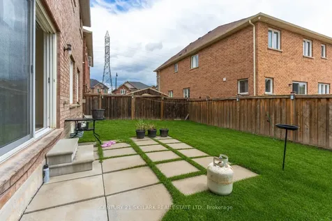 4 Mistletoe Place Brampton ON L6Y 5V1