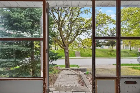 84 Ardglen Drive Brampton ON L6W 1V6