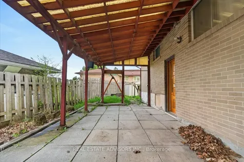 84 Ardglen Drive Brampton ON L6W 1V6