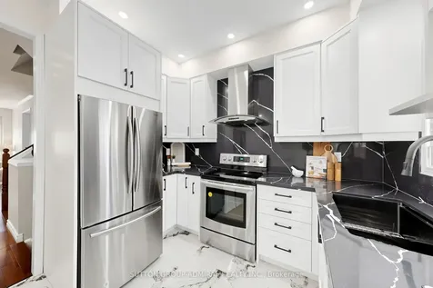 435 Hensall Circle Mississauga ON L5A 4P1