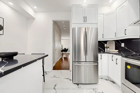 435 Hensall Circle Mississauga ON L5A 4P1