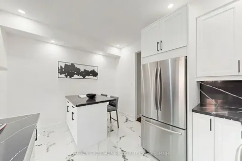 435 Hensall Circle Mississauga ON L5A 4P1