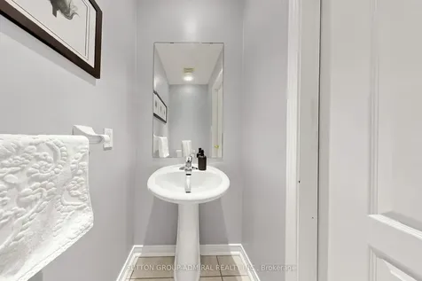 435 Hensall Circle Mississauga ON L5A 4P1