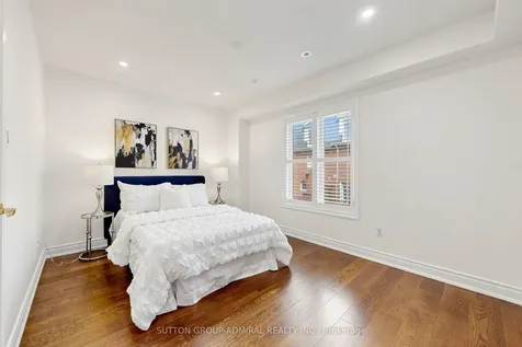 435 Hensall Circle Mississauga ON L5A 4P1