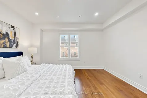 435 Hensall Circle Mississauga ON L5A 4P1