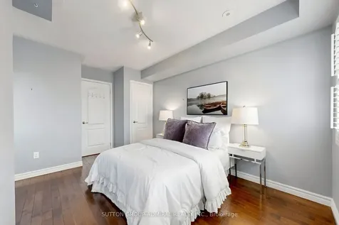 435 Hensall Circle Mississauga ON L5A 4P1