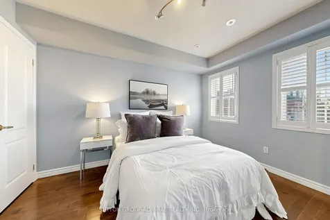 435 Hensall Circle Mississauga ON L5A 4P1