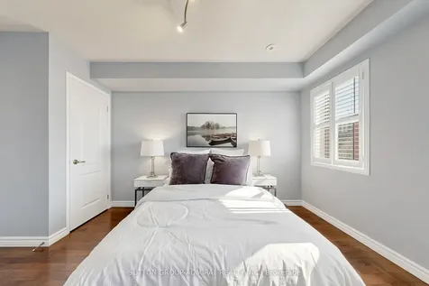 435 Hensall Circle Mississauga ON L5A 4P1