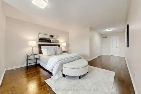 435 Hensall Circle Mississauga ON L5A 4P1