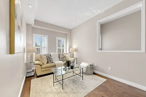 435 Hensall Circle Mississauga ON L5A 4P1
