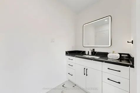 435 Hensall Circle Mississauga ON L5A 4P1