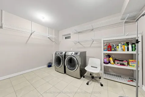 435 Hensall Circle Mississauga ON L5A 4P1