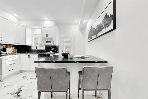 435 Hensall Circle Mississauga ON L5A 4P1