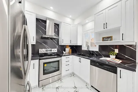 435 Hensall Circle Mississauga ON L5A 4P1
