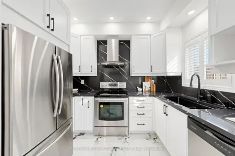 435 Hensall Circle Mississauga ON L5A 4P1