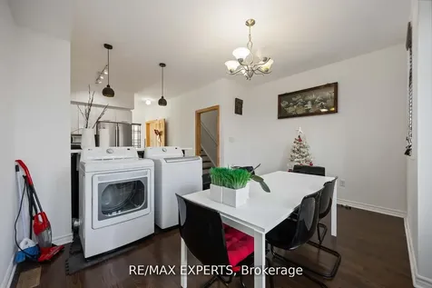 19B Oak Street Toronto ON M9N 0A4