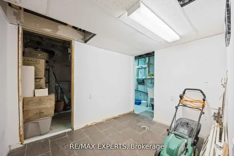 19B Oak Street Toronto ON M9N 0A4
