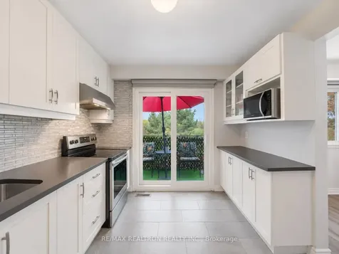 3525 Brandon Gate Mississauga ON L4T 3M3
