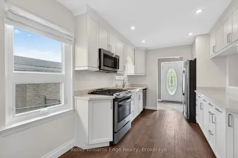 2471 Malcolm Crescent Burlington ON L7P 3Y7