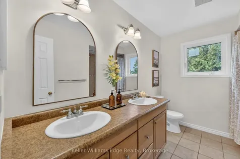 2471 Malcolm Crescent Burlington ON L7P 3Y7