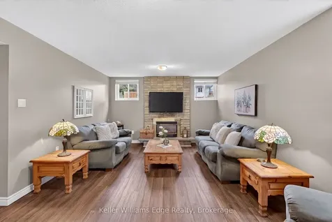 2471 Malcolm Crescent Burlington ON L7P 3Y7