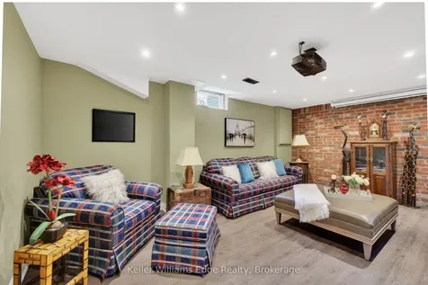 2471 Malcolm Crescent Burlington ON L7P 3Y7