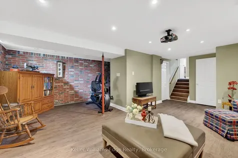 2471 Malcolm Crescent Burlington ON L7P 3Y7