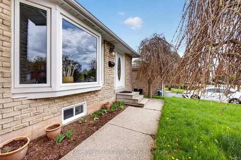 2471 Malcolm Crescent Burlington ON L7P 3Y7