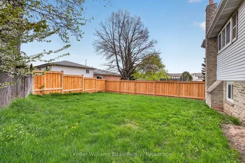 2471 Malcolm Crescent Burlington ON L7P 3Y7