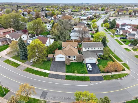 2471 Malcolm Crescent Burlington ON L7P 3Y7